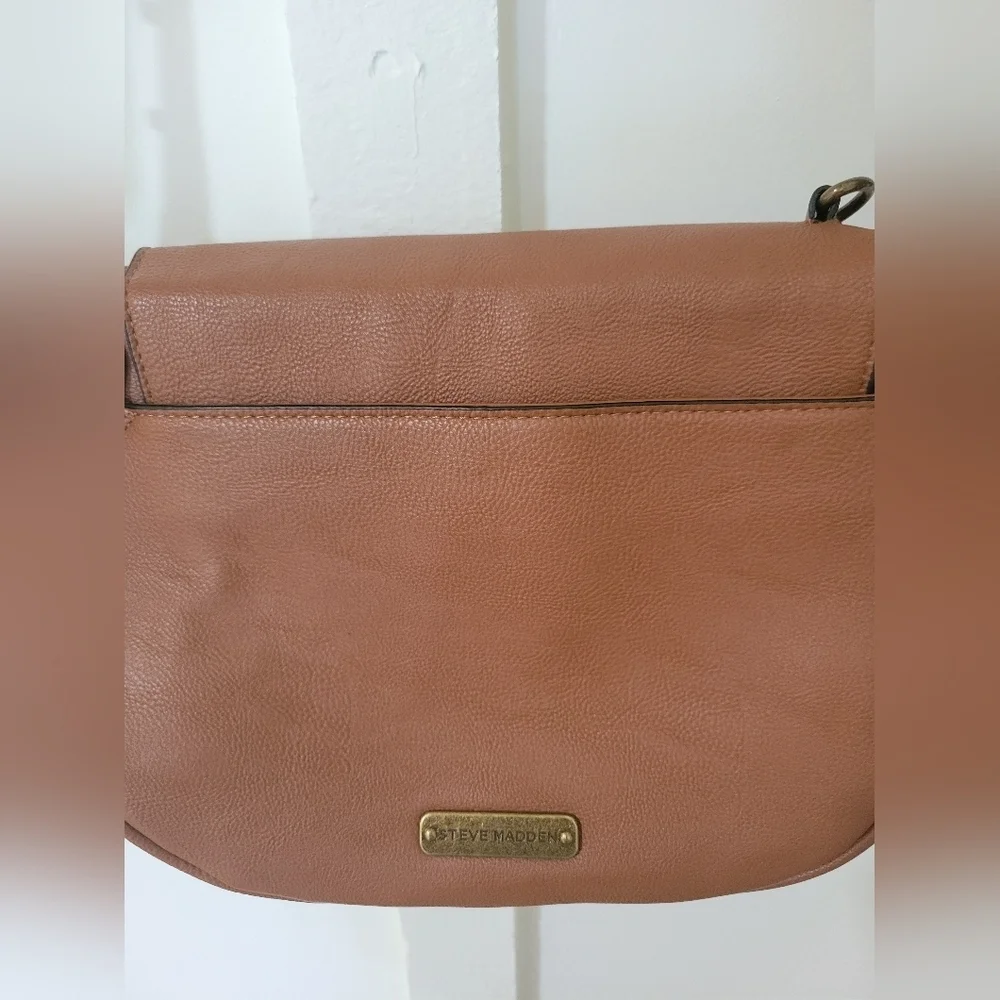 Steve Madden Elegant Tan Leather Shoulder Bag - Picture 5 of 13